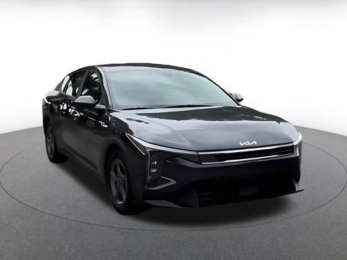 Used 2025 Kia K4 FWD image 3