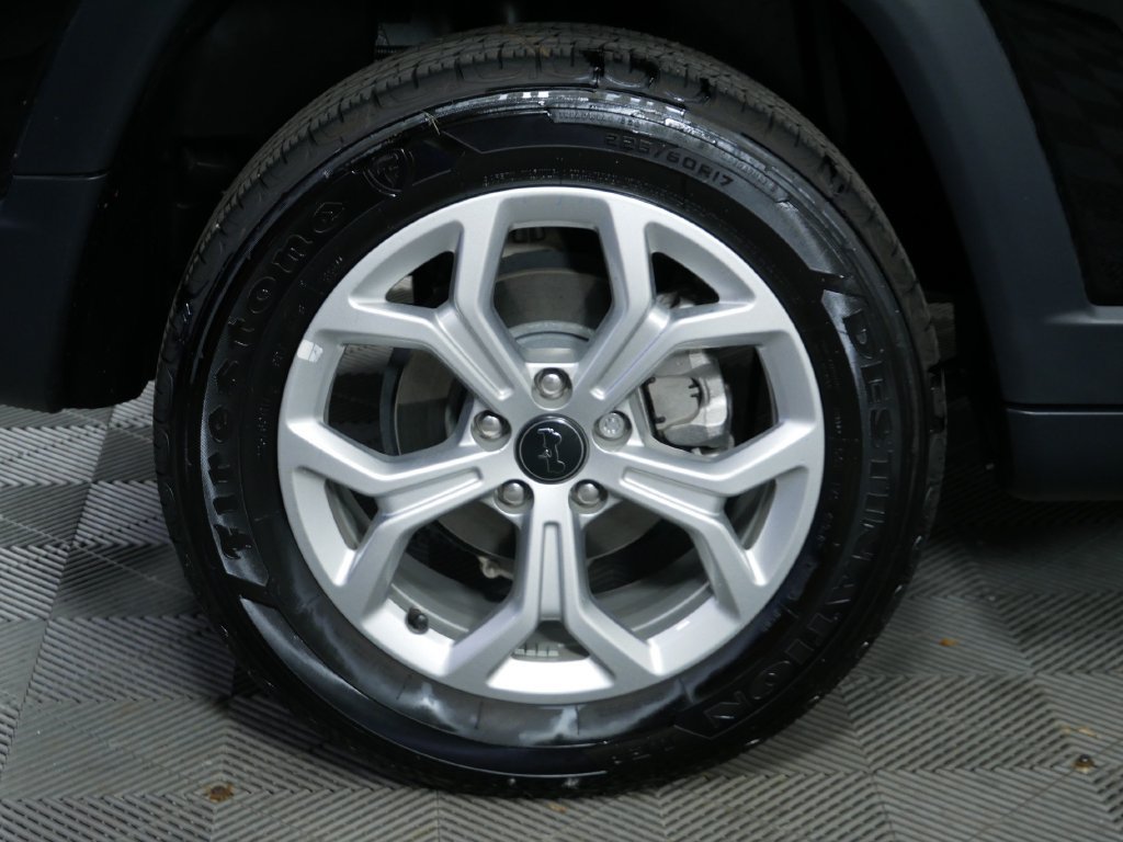 Used 2025 Jeep Compass Latitude AWD/4WD image 11