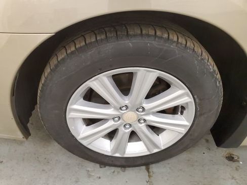 Used 2010 Subaru Legacy 2.5i Premium image 28