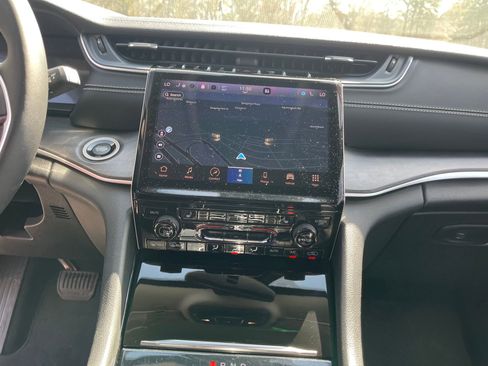 Used 2023 Jeep Grand Cherokee Limited w/ Black Appearance Package image 20