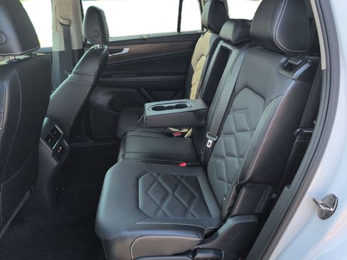 Used 2024 Volkswagen Atlas SE image 10