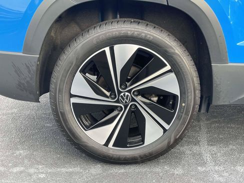 Certified 2024 Volkswagen Taos SE AWD/4WD image 9