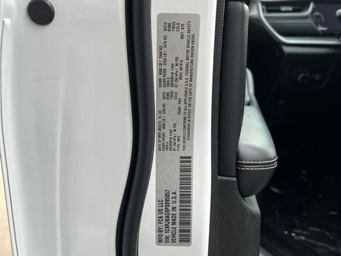 Used 2023 Jeep Grand Cherokee L Laredo image 36