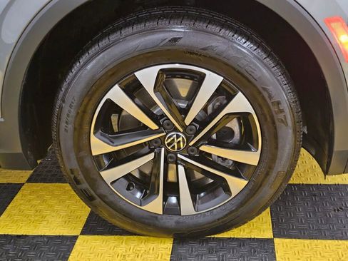 Used 2022 Volkswagen Tiguan S FWD image 9
