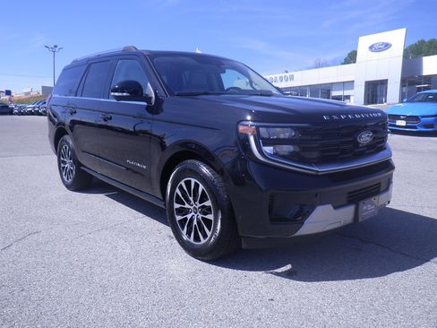 Certified 2025 Ford Expedition Platinum image 1
