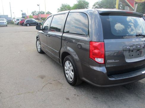 Used 2016 Dodge Grand Caravan American Value Package w/ UConnect Hands-Free Group FWD image 5