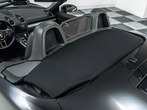 Used 2017 Porsche 718 Boxster RWD image 17