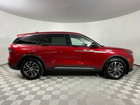 Used 2025 Lincoln Nautilus Premier image 5