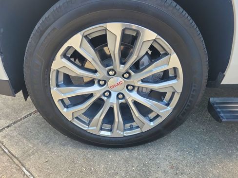 Used 2023 GMC Yukon Denali RWD image 40