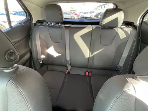 Used 2025 Buick Encore GX Preferred image 37