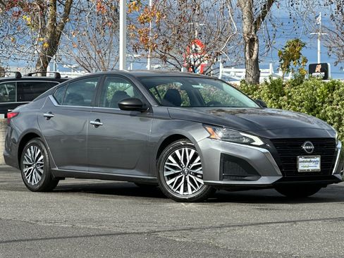 Certified 2024 Nissan Altima 2.5 SV image 2