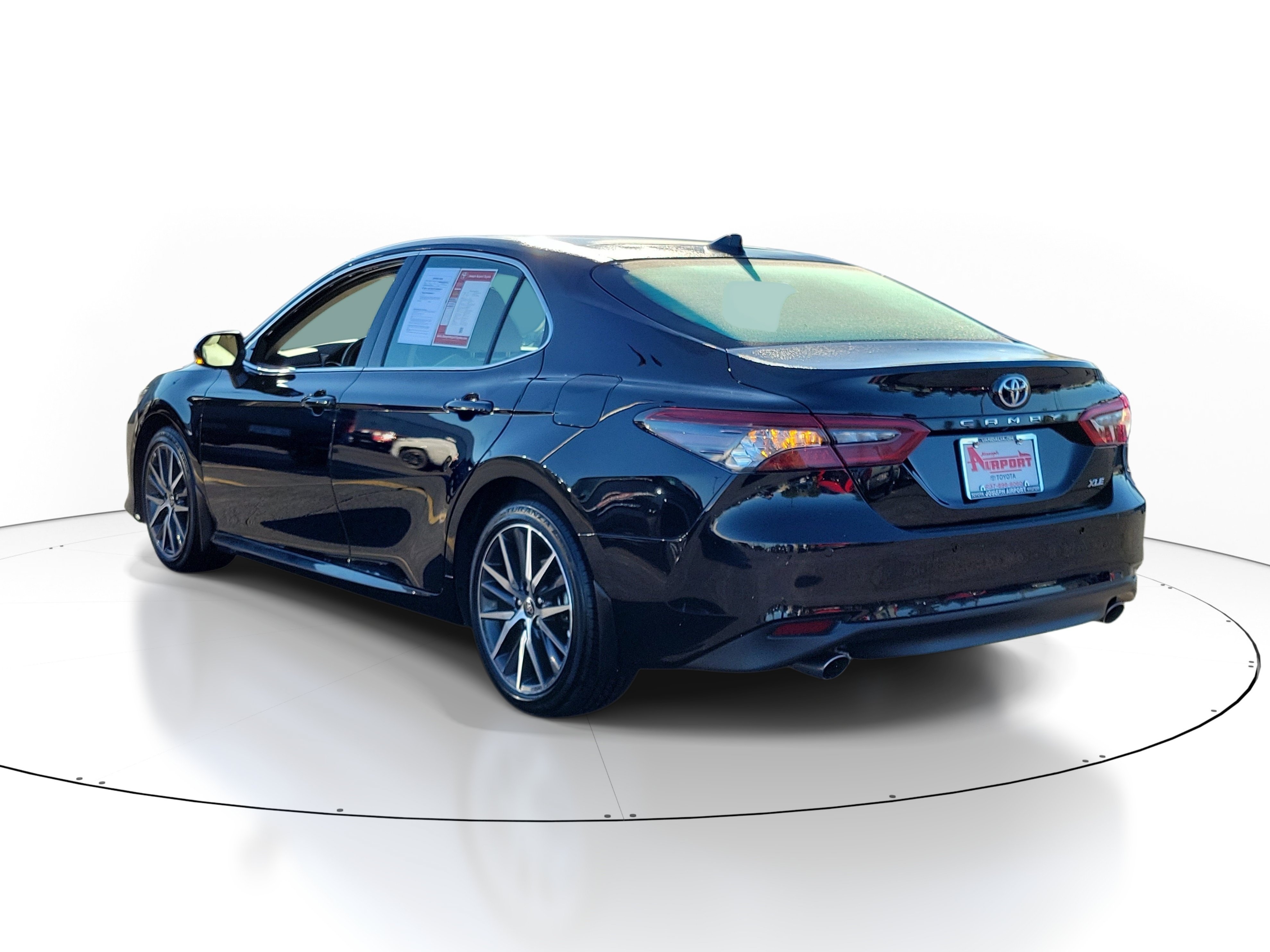 Used 2024 Toyota Camry XLE w/ Navigation Package FWD image 3