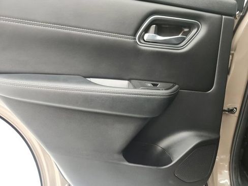 Used 2024 Nissan Rogue Platinum FWD image 9