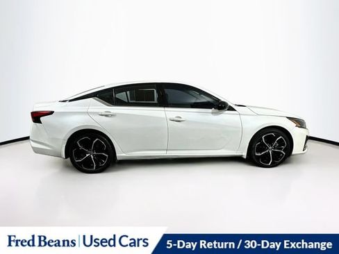 Used 2023 Nissan Altima 2.5 SR FWD image 11
