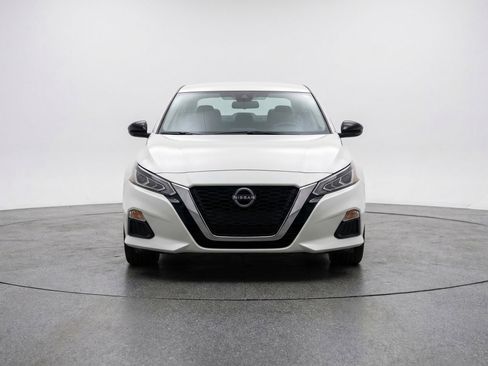 Used 2025 Nissan Altima 2.5 SV FWD image 2