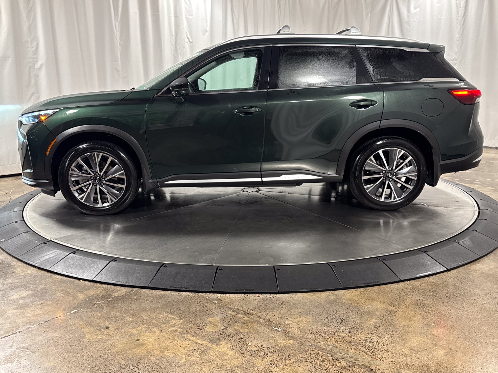 Certified 2026 INFINITI QX60 Luxe w/ Family Package AWD/4WD image 6