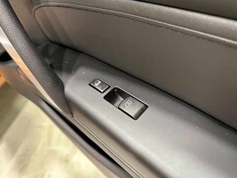 Used 2006 Nissan 350Z w/ (N93) Cargo Convenience Pkg image 9