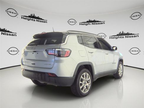 Used 2025 Jeep Compass Limited AWD/4WD image 4