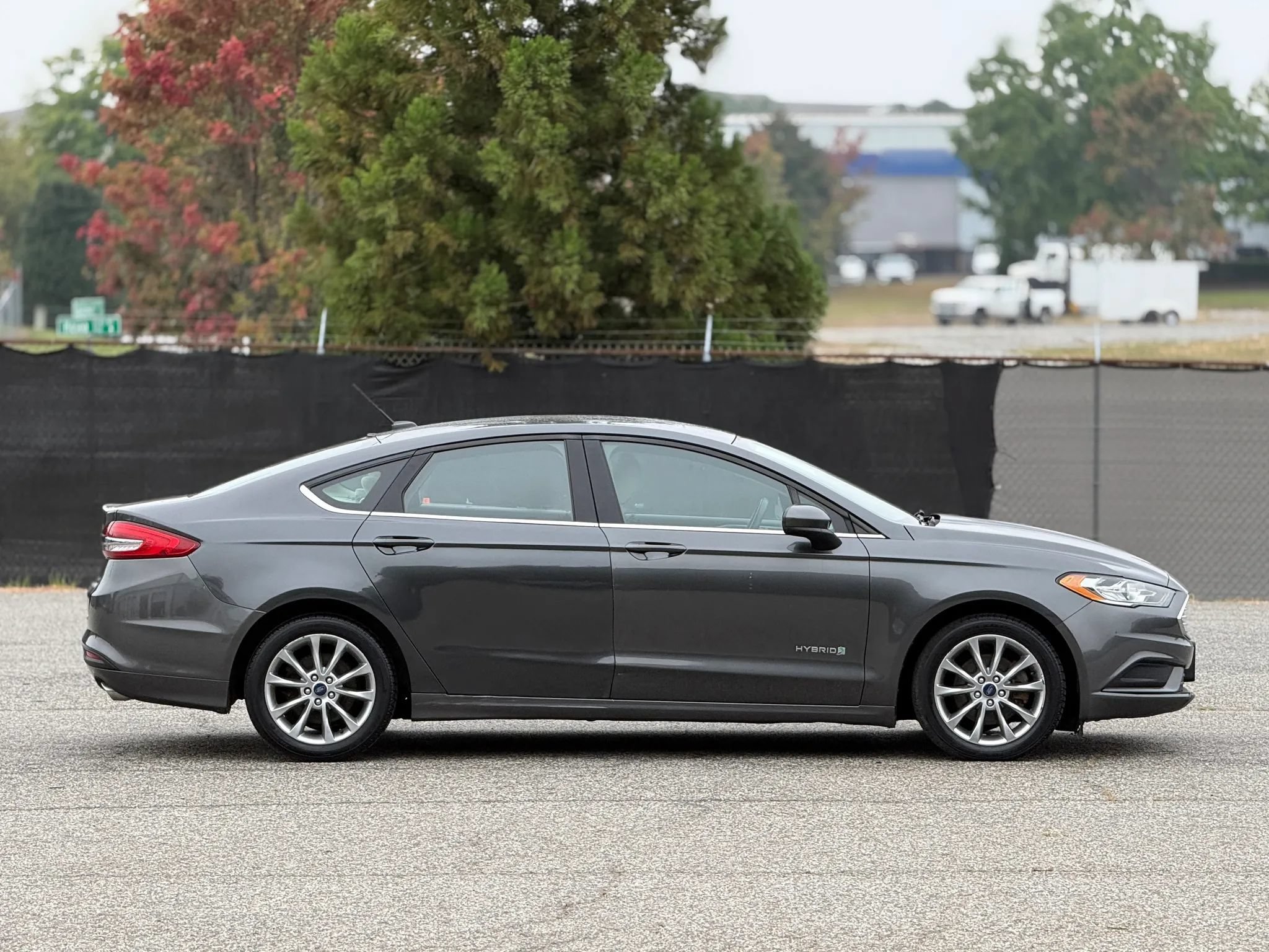 Used 2017 Ford Fusion SE FWD image 7