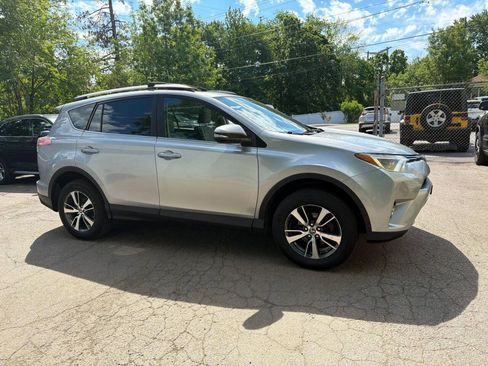 Used 2016 Toyota RAV4 XLE AWD/4WD image 5