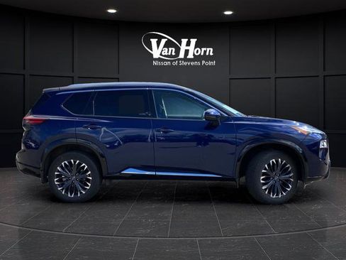 Used 2024 Nissan Rogue Platinum image 8