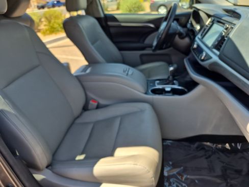 Used 2018 Toyota Highlander Limited AWD/4WD image 25