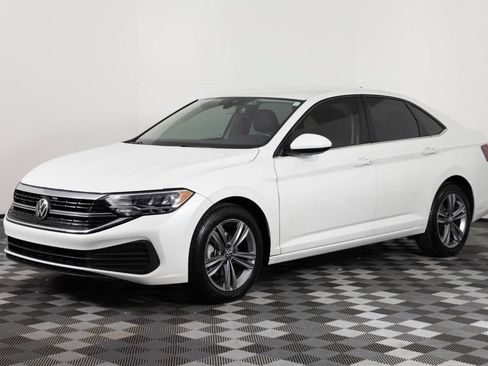 Used 2024 Volkswagen Jetta SE FWD image 1