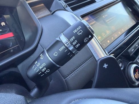 Used 2020 Land Rover Discovery HSE image 12