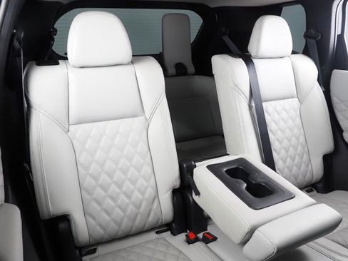 Used 2025 Mitsubishi Outlander SEL image 17