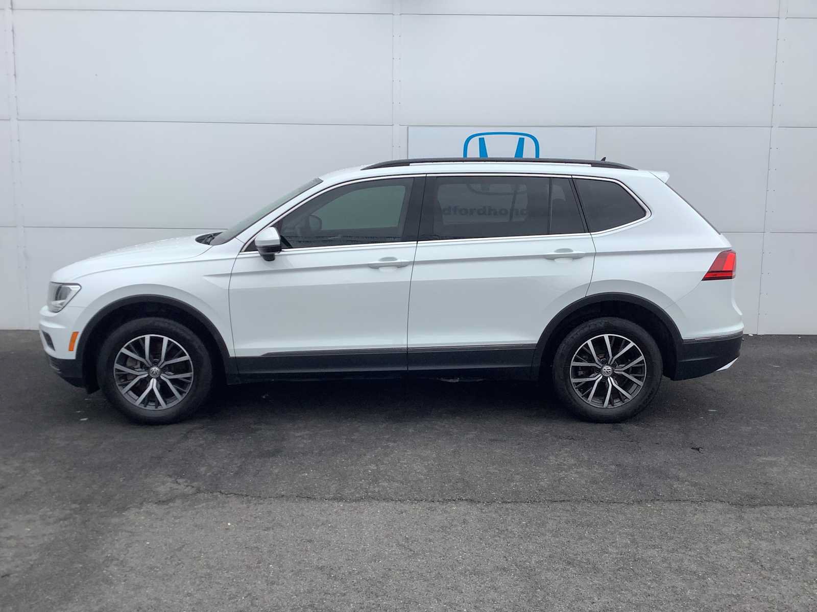 Used 2020 Volkswagen Tiguan SE FWD image 2
