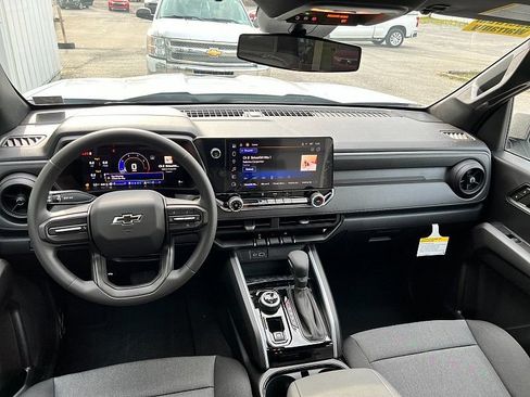 Used 2024 Chevrolet Colorado Trail Boss AWD/4WD image 23