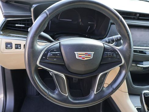Used 2017 Cadillac XT5 FWD image 12