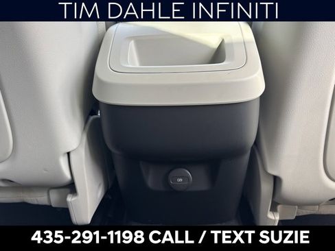 Used 2023 Volvo XC60 B5 Plus image 17