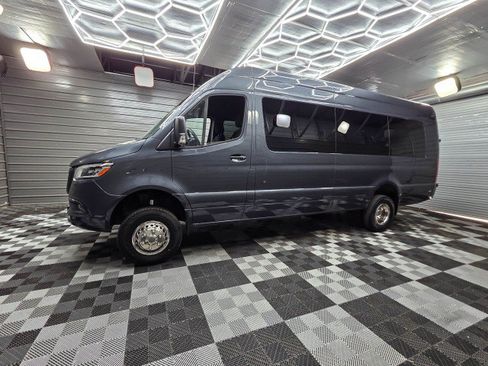 Used 2024 Mercedes-Benz Sprinter 3500 image 9