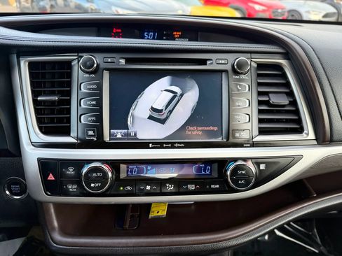 Used 2019 Toyota Highlander Limited Platinum AWD/4WD image 38