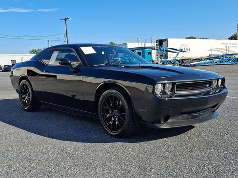 Used 2010 Dodge Challenger R/T RWD image 3