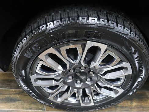 Used 2023 GMC Yukon Denali Ultimate AWD/4WD image 33