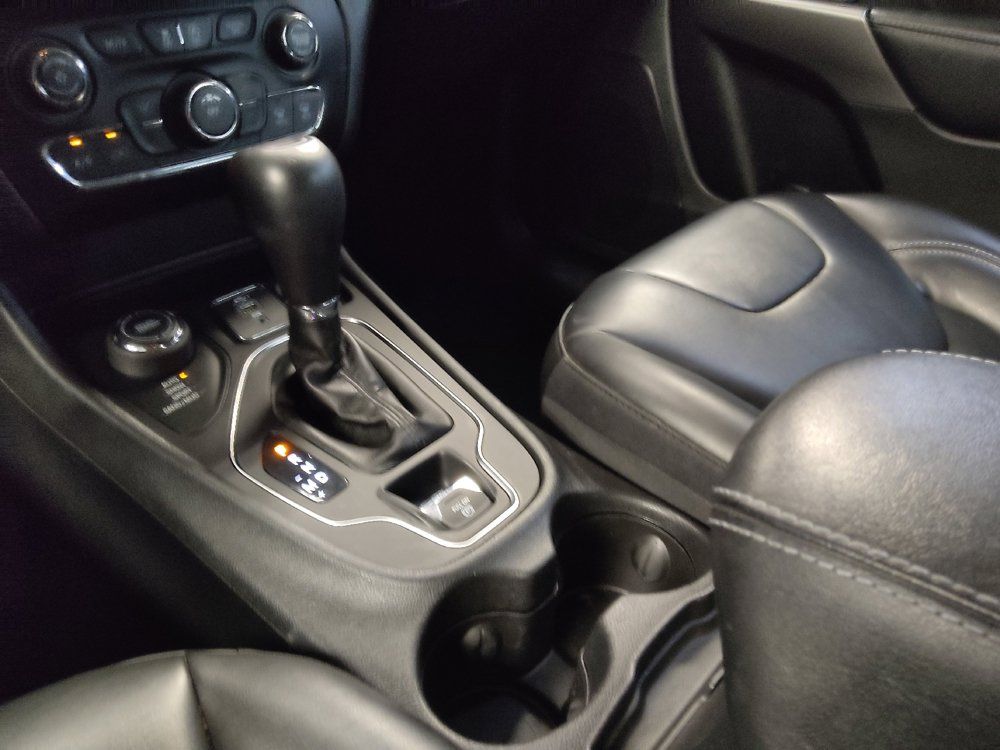 Used 2020 Jeep Cherokee Latitude Plus w/ Cold Weather Group AWD/4WD image 26