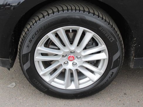 Used 2020 Jaguar F-PACE Prestige image 17