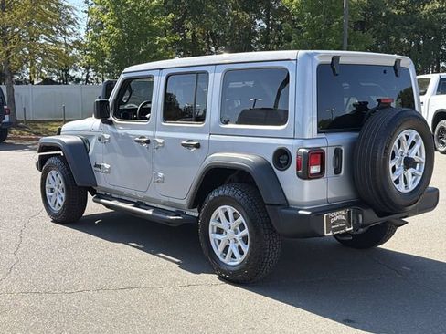 Used 2023 Jeep Wrangler Unlimited Sport w/ Sun And Sound Package AWD/4WD image 11