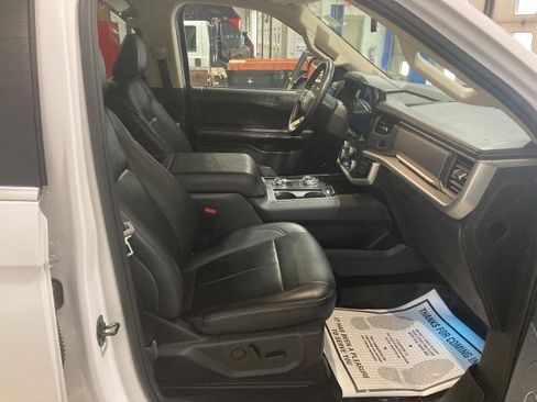 Used 2024 Ford Expedition Max XLT AWD/4WD image 4