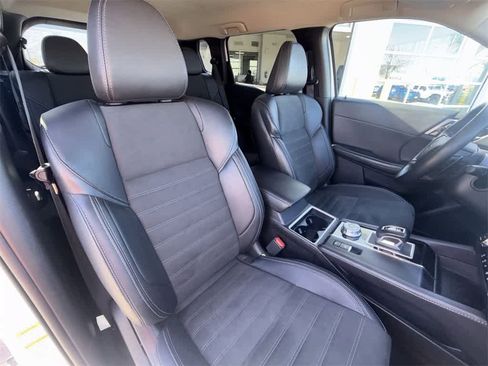 Used 2024 Mitsubishi Outlander SE image 11