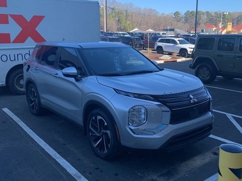 Used 2022 Mitsubishi Outlander ES image 24
