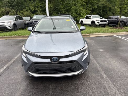 Used 2023 Toyota Corolla XLE FWD image 2
