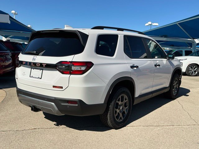 New 2026 Honda Pilot TrailSport image 3