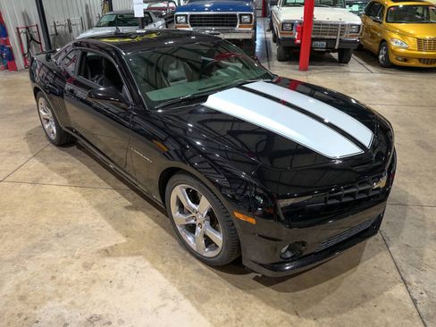 Used 2010 Chevrolet Camaro SS RWD image 14