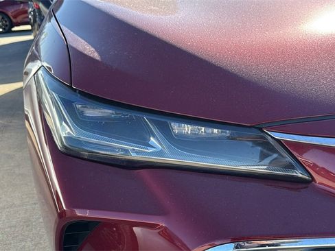 Used 2019 Toyota Avalon Limited image 8