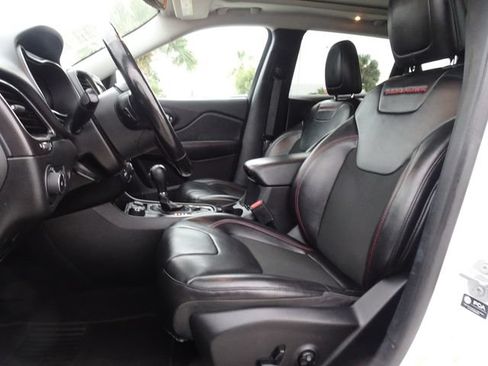 Used 2021 Jeep Cherokee Trailhawk w/ Sun, Sound & Nav Group AWD/4WD image 7