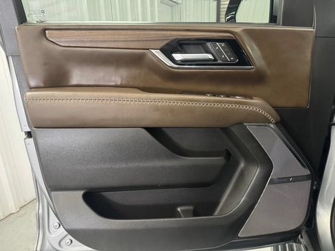 Used 2025 GMC Yukon XL Denali Ultimate AWD/4WD image 35