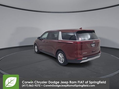 Used 2023 Kia Carnival LX FWD image 11